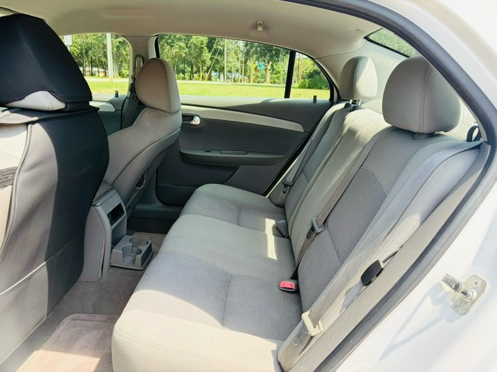 Photo 14 of this CHEVROLET MALIBU