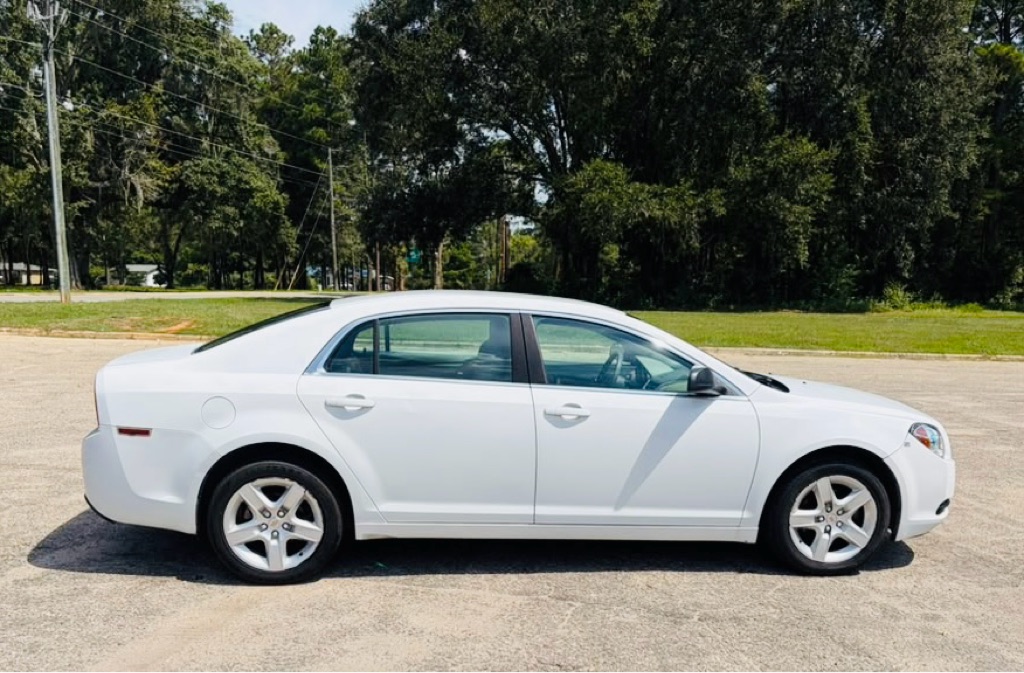 Photo 7 of this CHEVROLET MALIBU