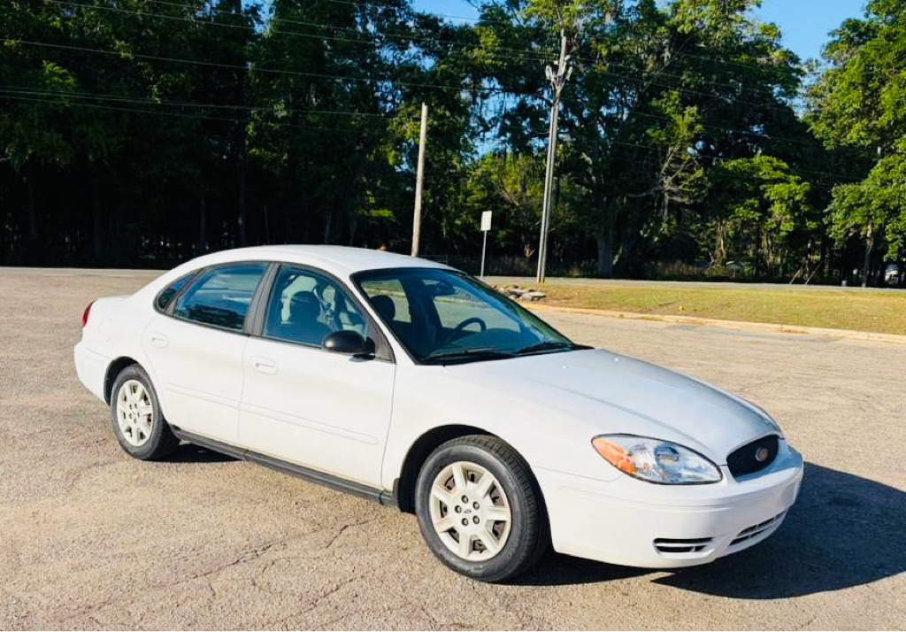 Photo 8 of this FORD TAURUS