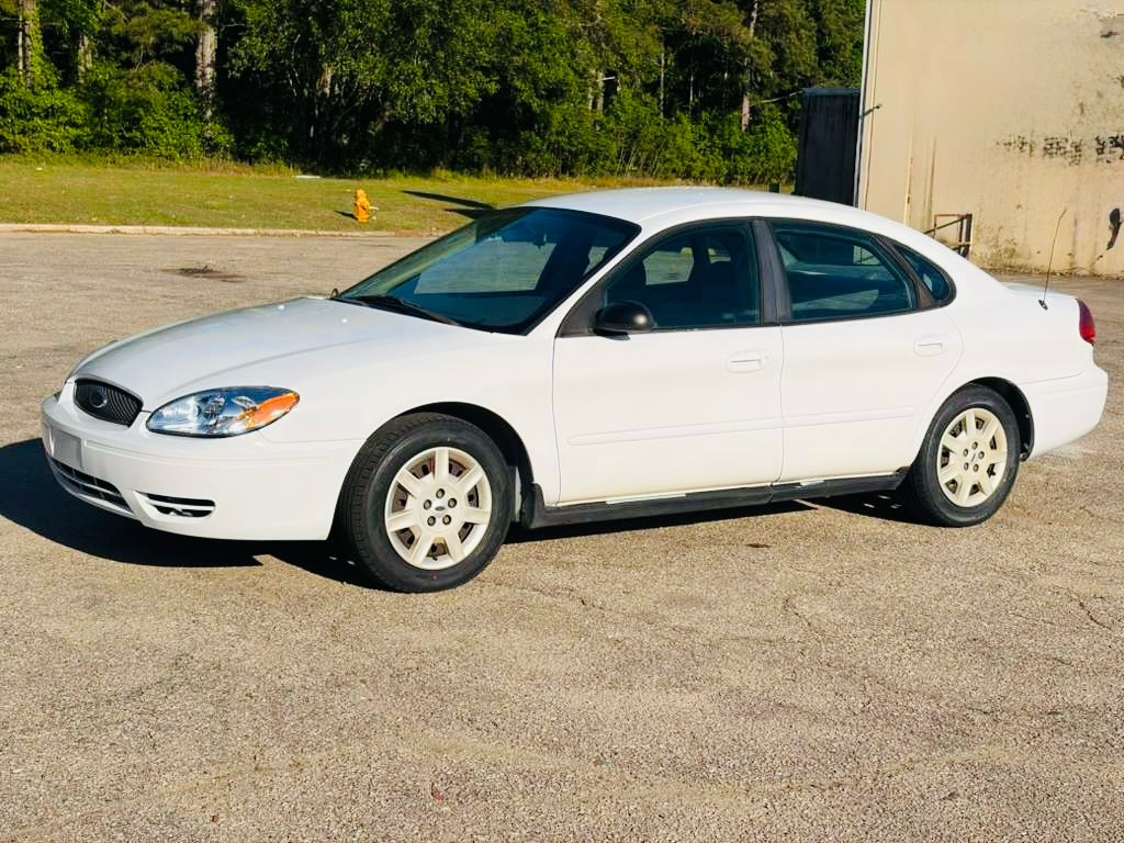 Photo 2 of this FORD TAURUS