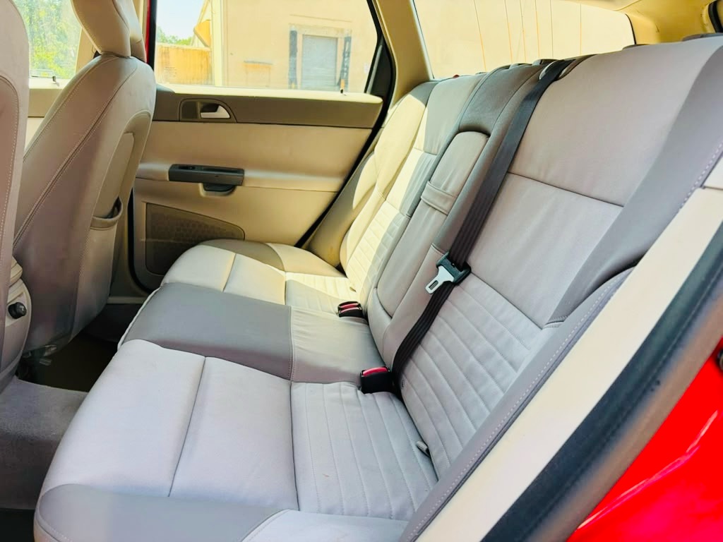 Photo 13 of this VOLVO V50