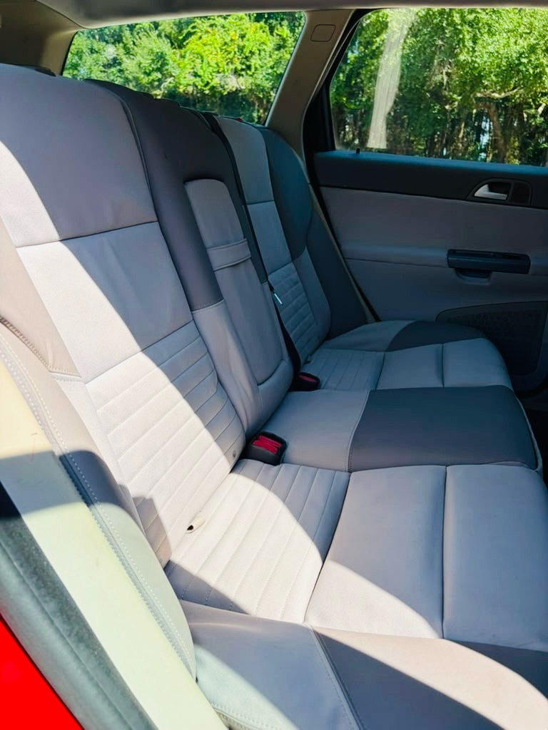 Photo 17 of this VOLVO V50