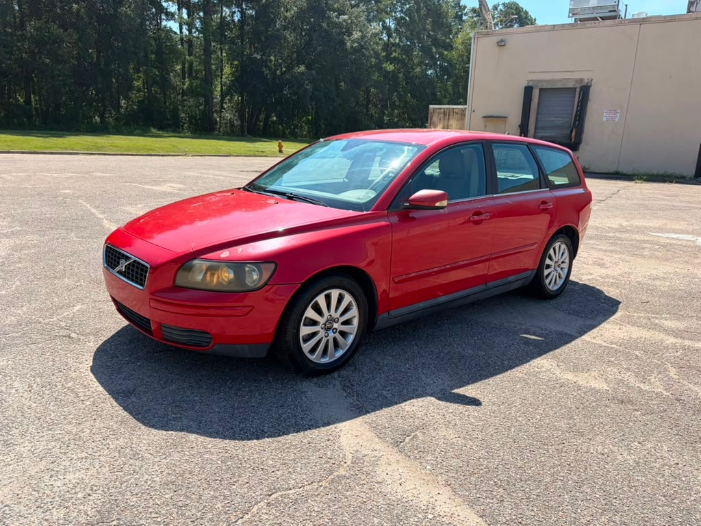 Photo 2 of this VOLVO V50
