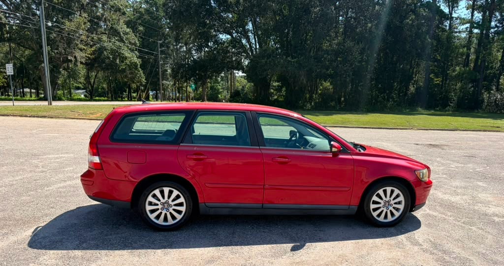 Photo 7 of this VOLVO V50