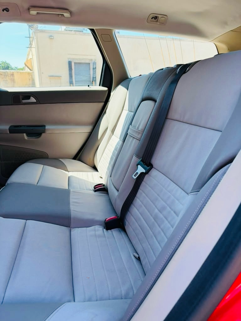 Photo 14 of this VOLVO V50