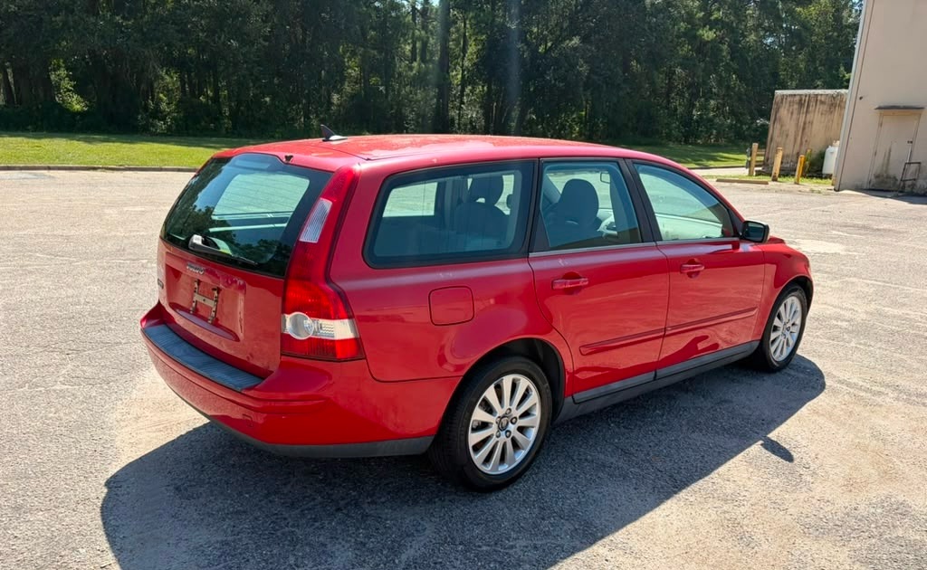 Photo 6 of this VOLVO V50