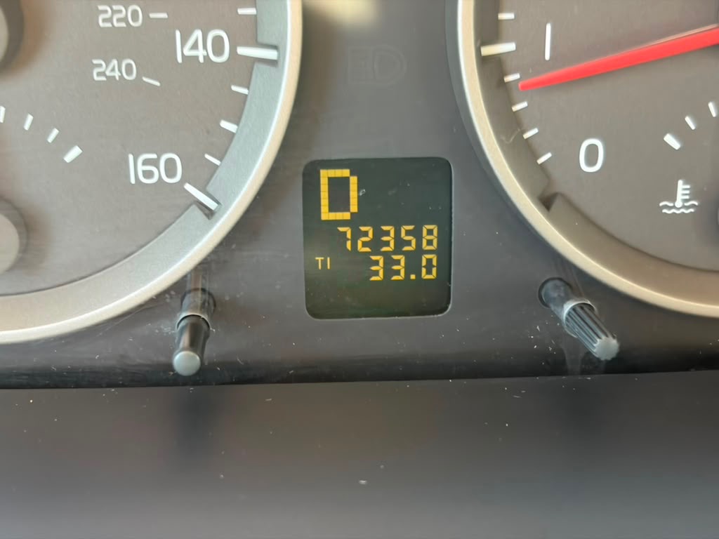 Photo 10 of this VOLVO V50