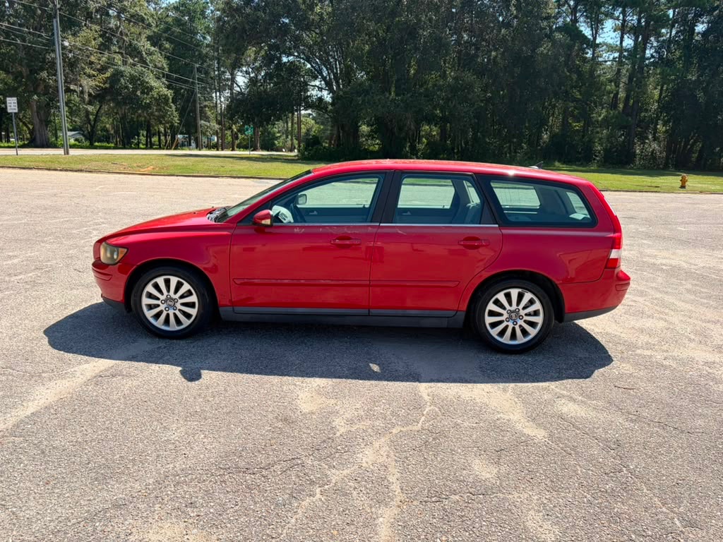 Photo 3 of this VOLVO V50