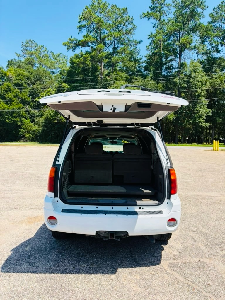 Photo 10 of this GMC ENVOY XL