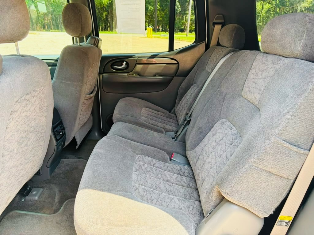 Photo 13 of this GMC ENVOY XL
