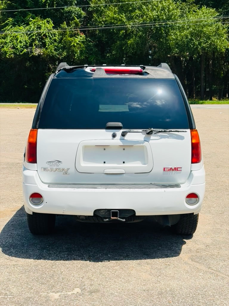 Photo 5 of this GMC ENVOY XL