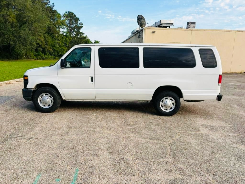 Photo 3 of this FORD E-SERIES