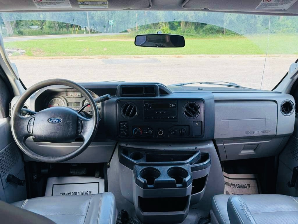 Photo 17 of this FORD E-SERIES