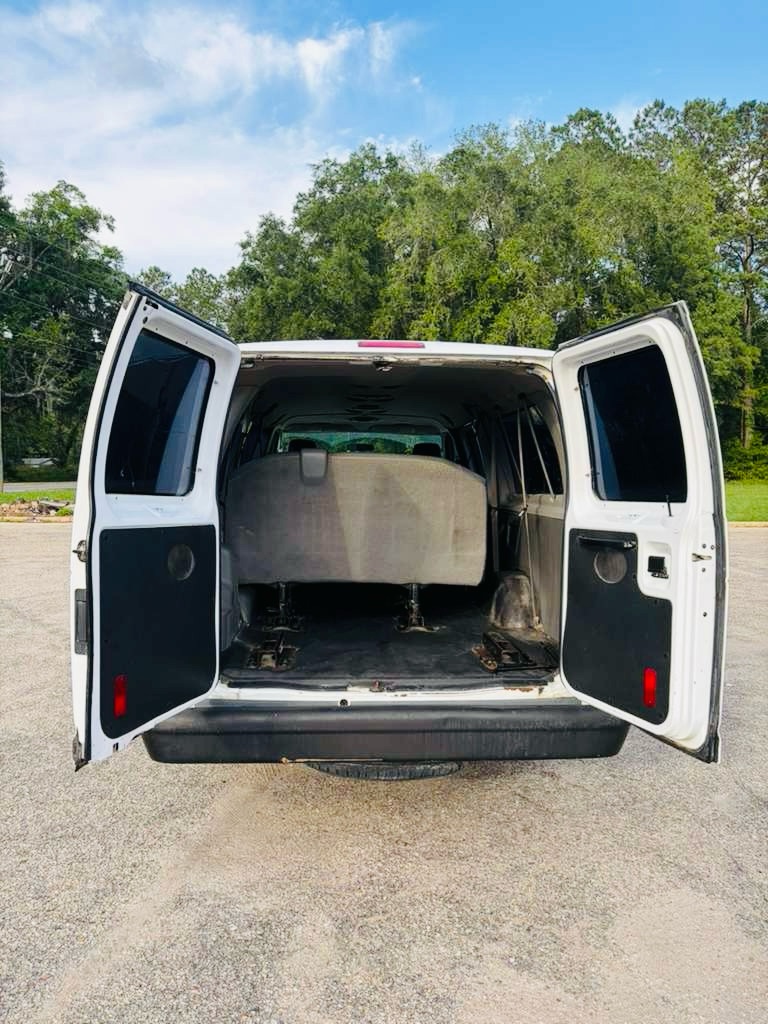 Photo 16 of this FORD E-SERIES