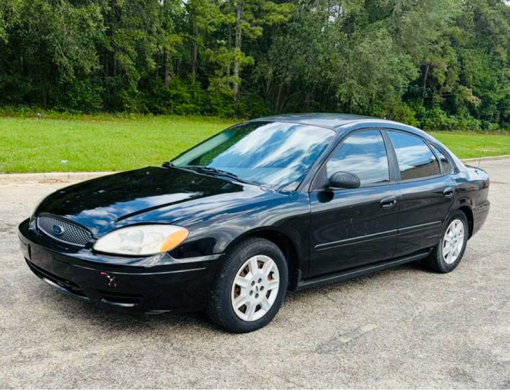 Photo 2 of this FORD TAURUS