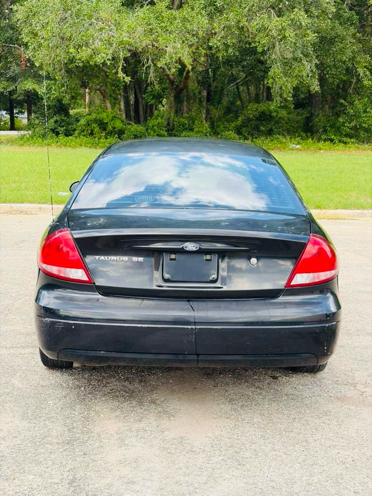 Photo 5 of this FORD TAURUS
