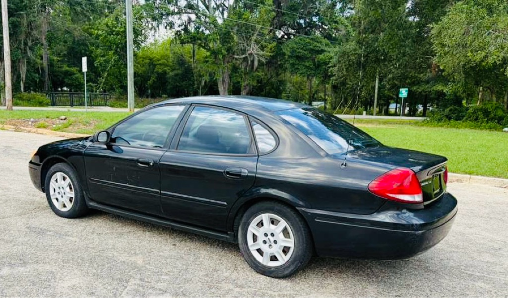 Photo 4 of this FORD TAURUS