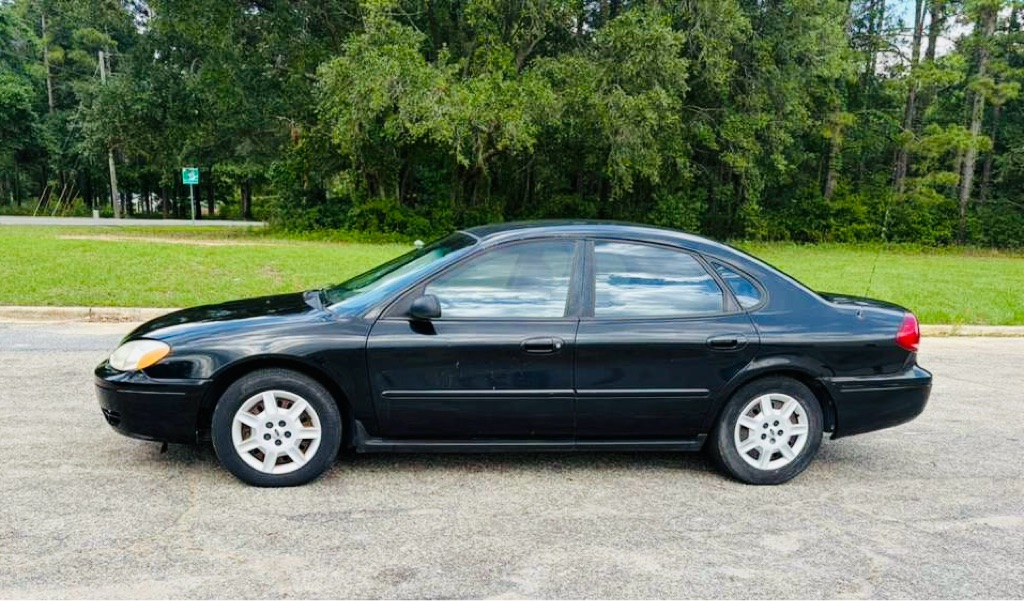 Photo 3 of this FORD TAURUS