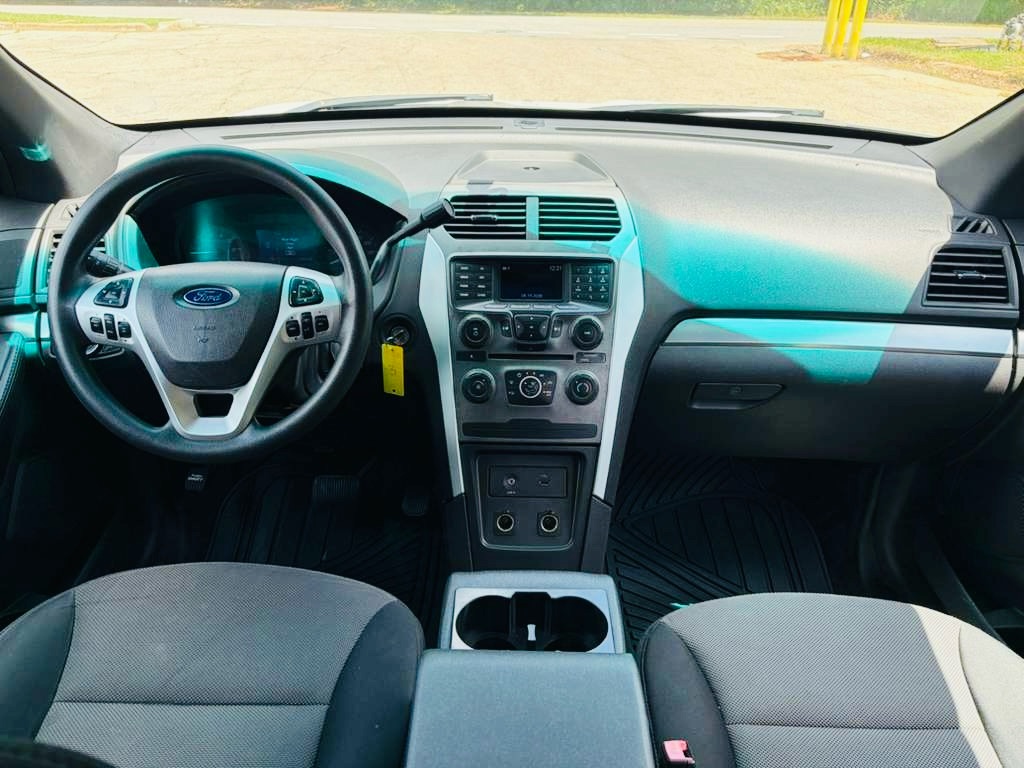 Photo 18 of this FORD EXPLORER