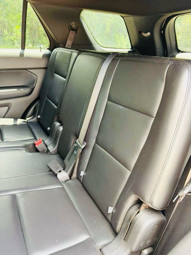 Photo 11 of this FORD EXPLORER