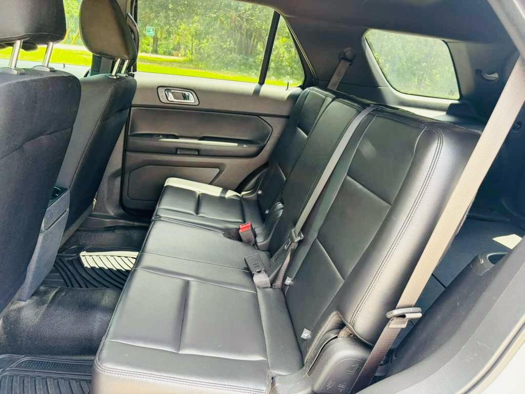 Photo 10 of this FORD EXPLORER
