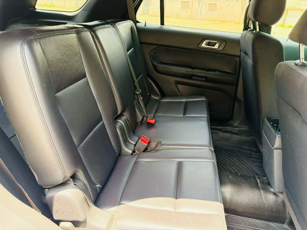 Photo 12 of this FORD EXPLORER