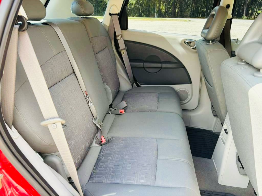 Photo 16 of this CHRYSLER PT CRUISER