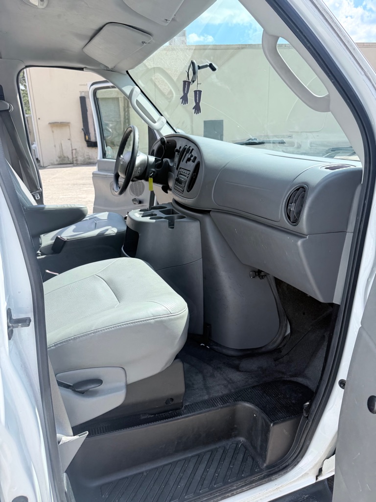 Photo 18 of this FORD E-SERIES