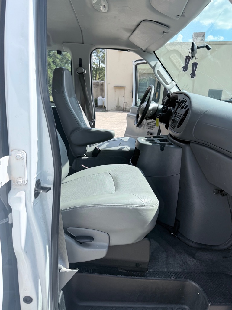 Photo 17 of this FORD E-SERIES