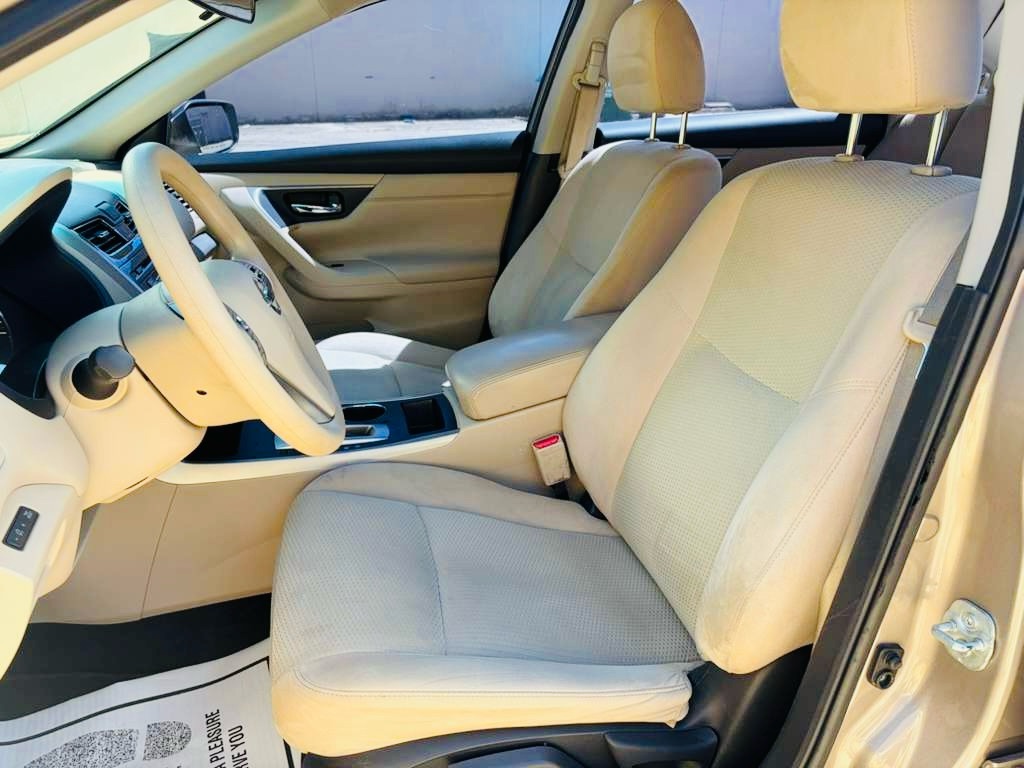 Photo 10 of this NISSAN ALTIMA