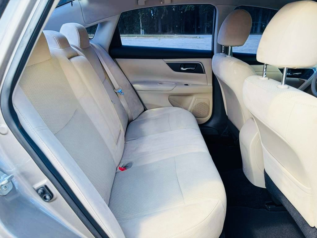 Photo 14 of this NISSAN ALTIMA