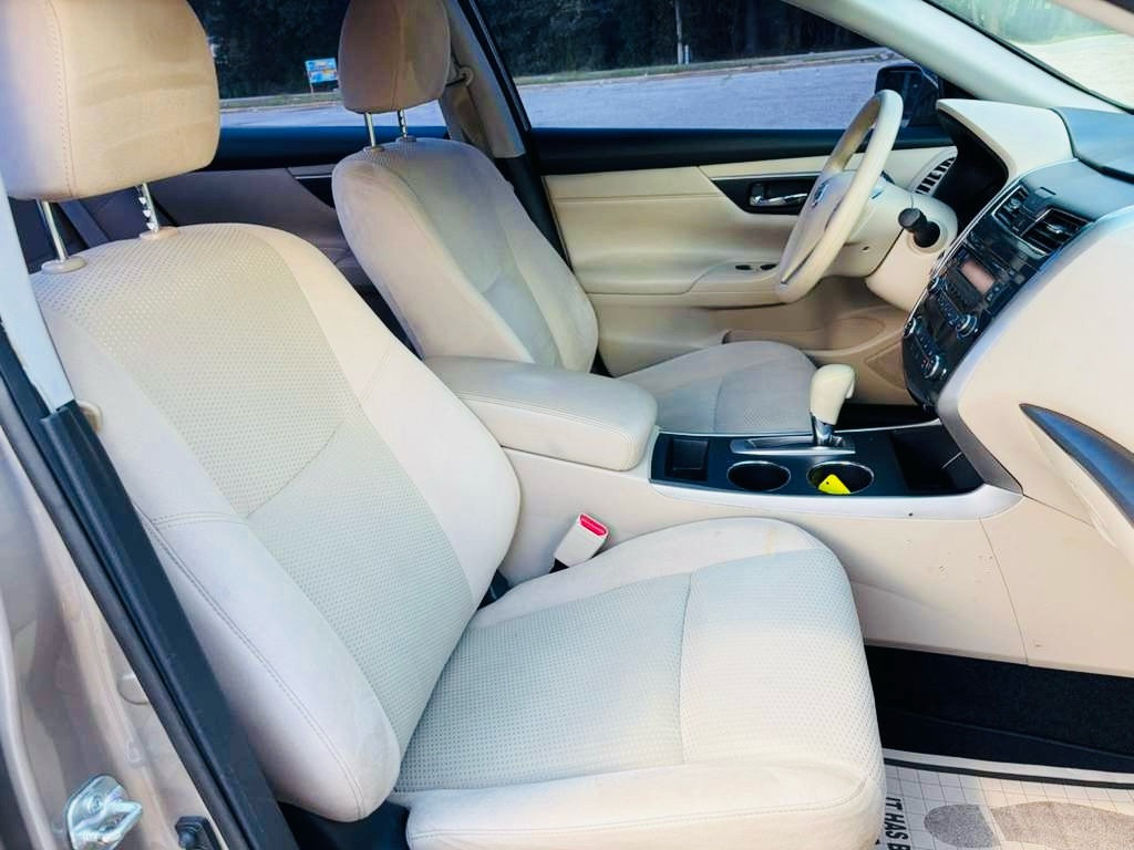 Photo 16 of this NISSAN ALTIMA
