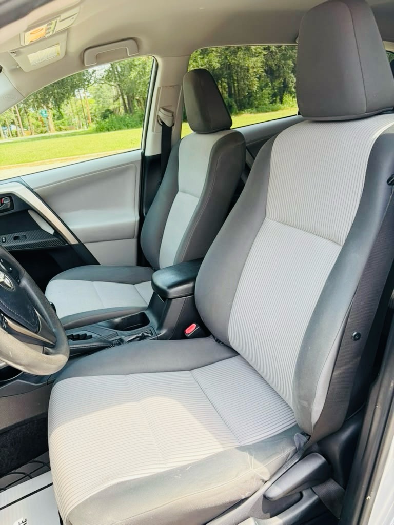 Photo 13 of this TOYOTA RAV4