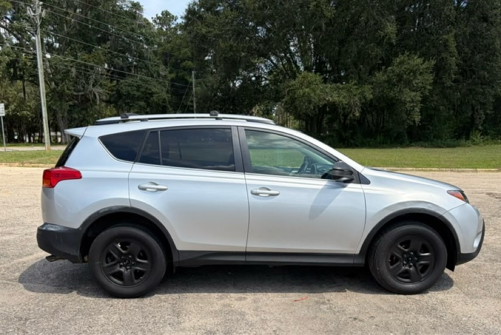 Photo 8 of this TOYOTA RAV4