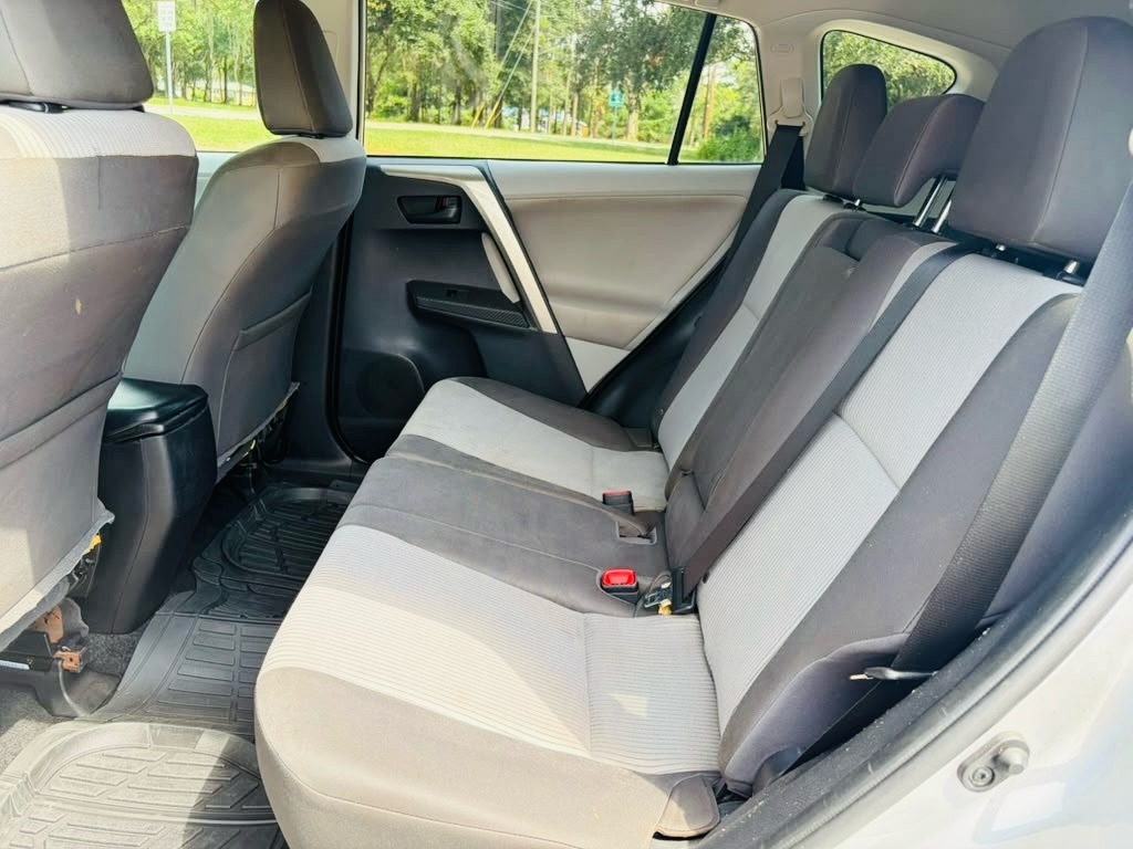 Photo 14 of this TOYOTA RAV4