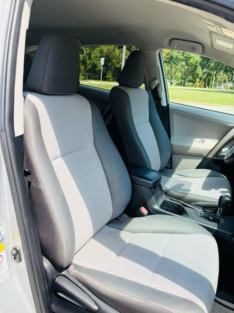 Photo 19 of this TOYOTA RAV4