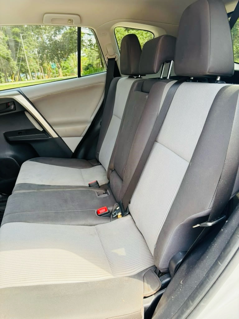 Photo 15 of this TOYOTA RAV4