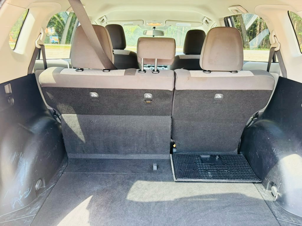 Photo 21 of this TOYOTA RAV4