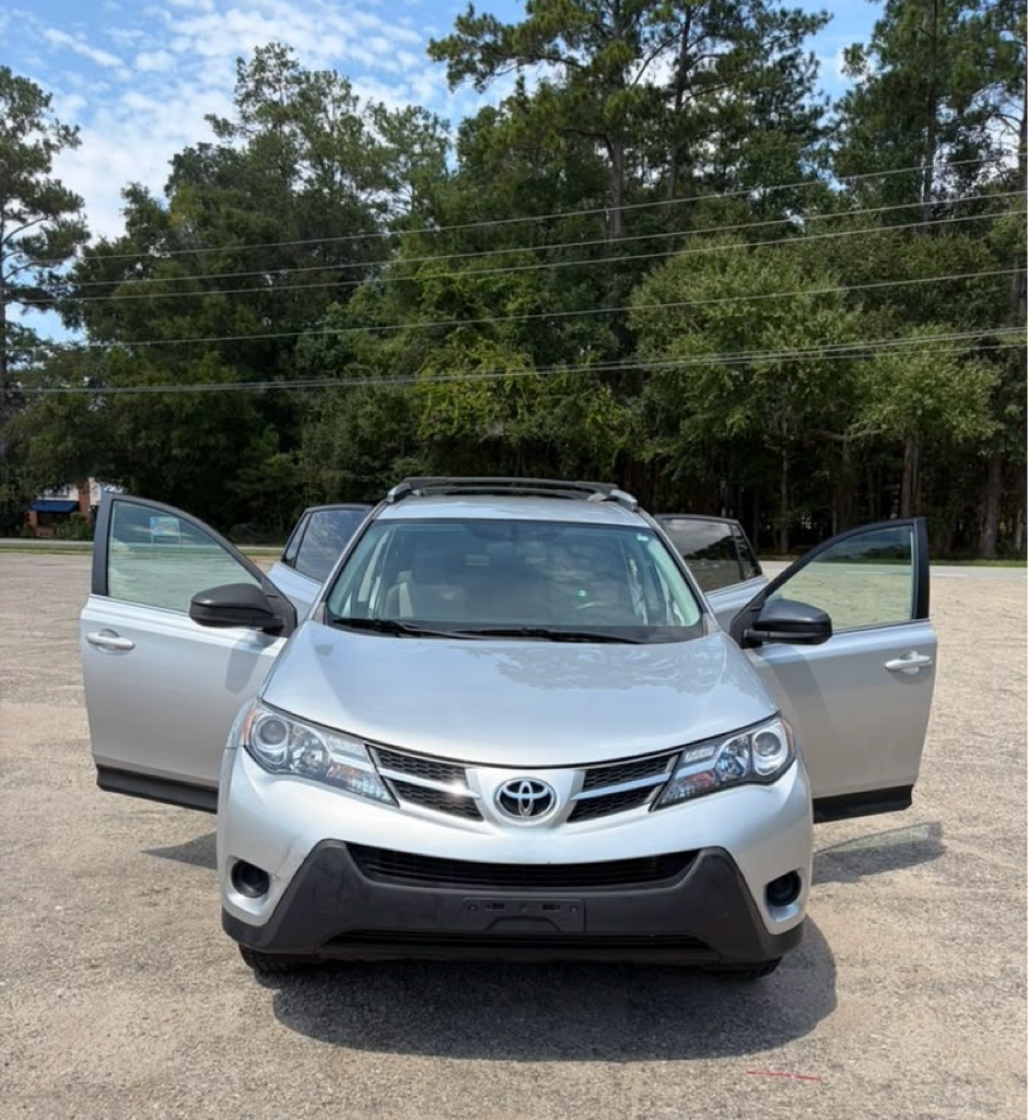 Photo 10 of this TOYOTA RAV4