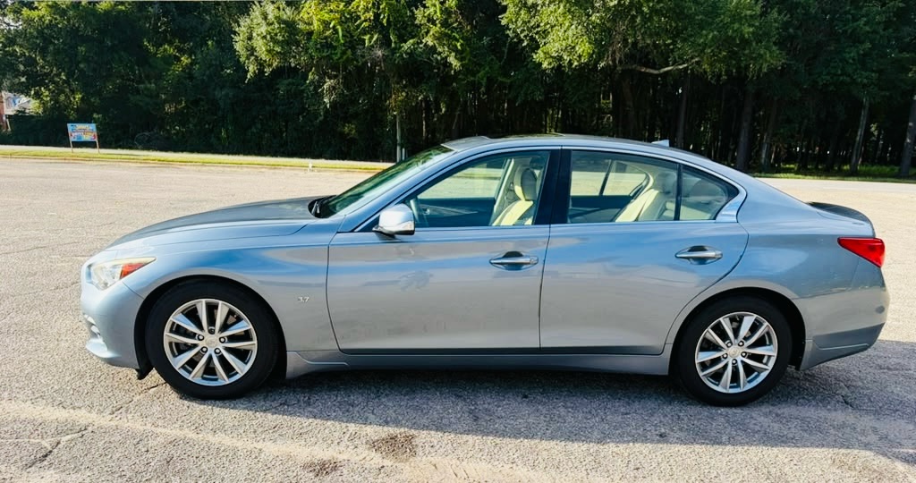 Photo 3 of this INFINITI Q50