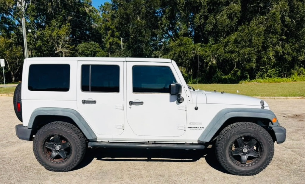 Photo 8 of this JEEP WRANGLER UNLIMI
