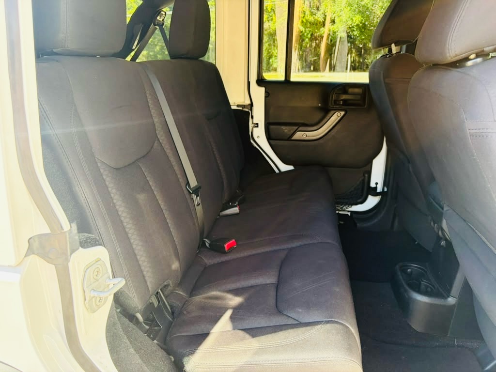Photo 19 of this JEEP WRANGLER UNLIMI