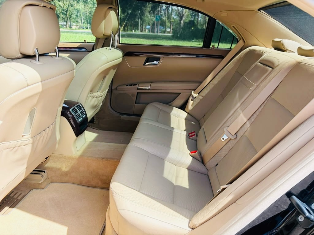 Photo 17 of this MERCEDES-BENZ S-CLASS