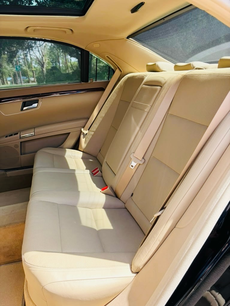 Photo 18 of this MERCEDES-BENZ S-CLASS