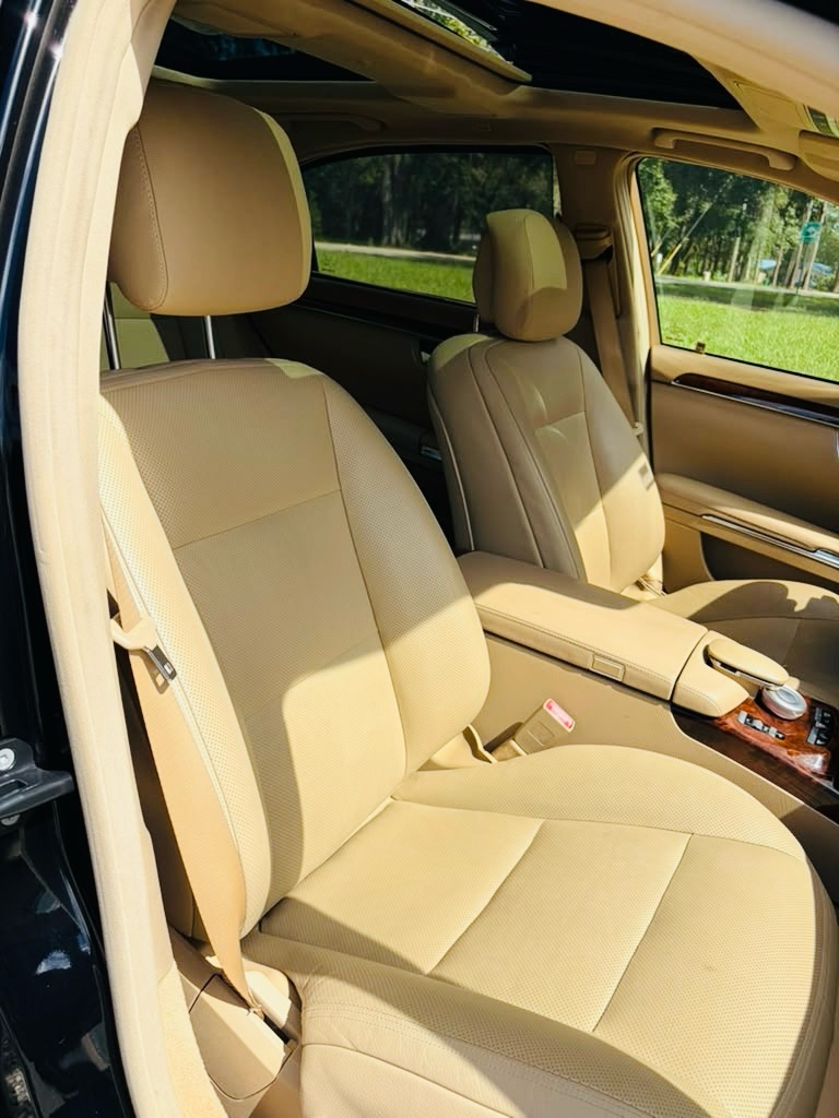 Photo 24 of this MERCEDES-BENZ S-CLASS