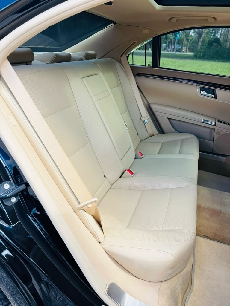 Photo 21 of this MERCEDES-BENZ S-CLASS