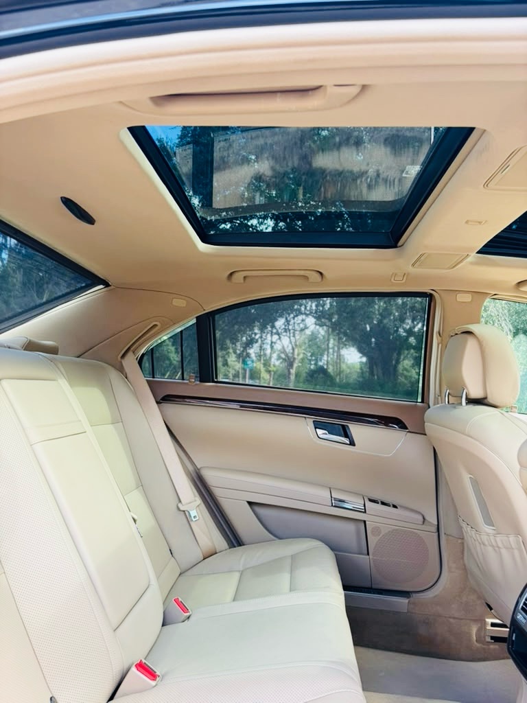 Photo 22 of this MERCEDES-BENZ S-CLASS
