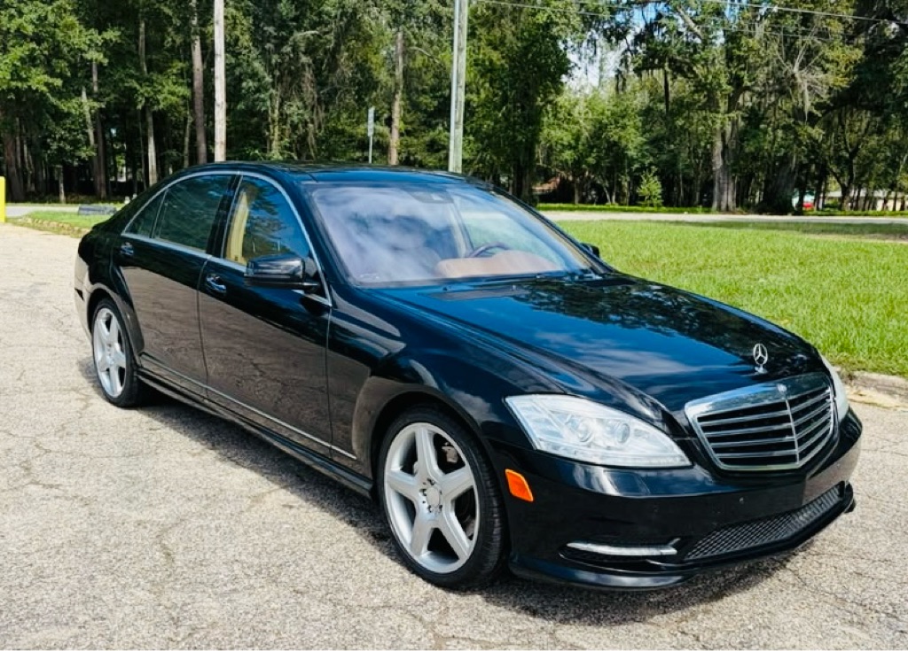 Photo 2 of this MERCEDES-BENZ S-CLASS