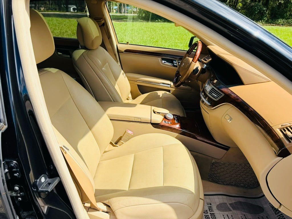 Photo 23 of this MERCEDES-BENZ S-CLASS