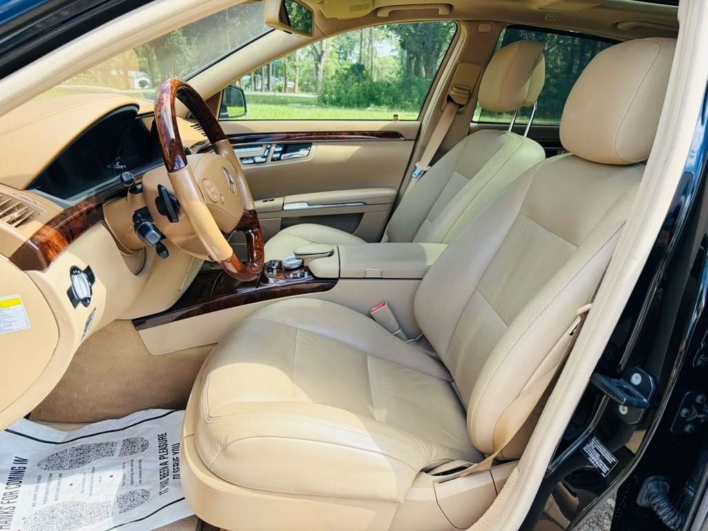 Photo 15 of this MERCEDES-BENZ S-CLASS